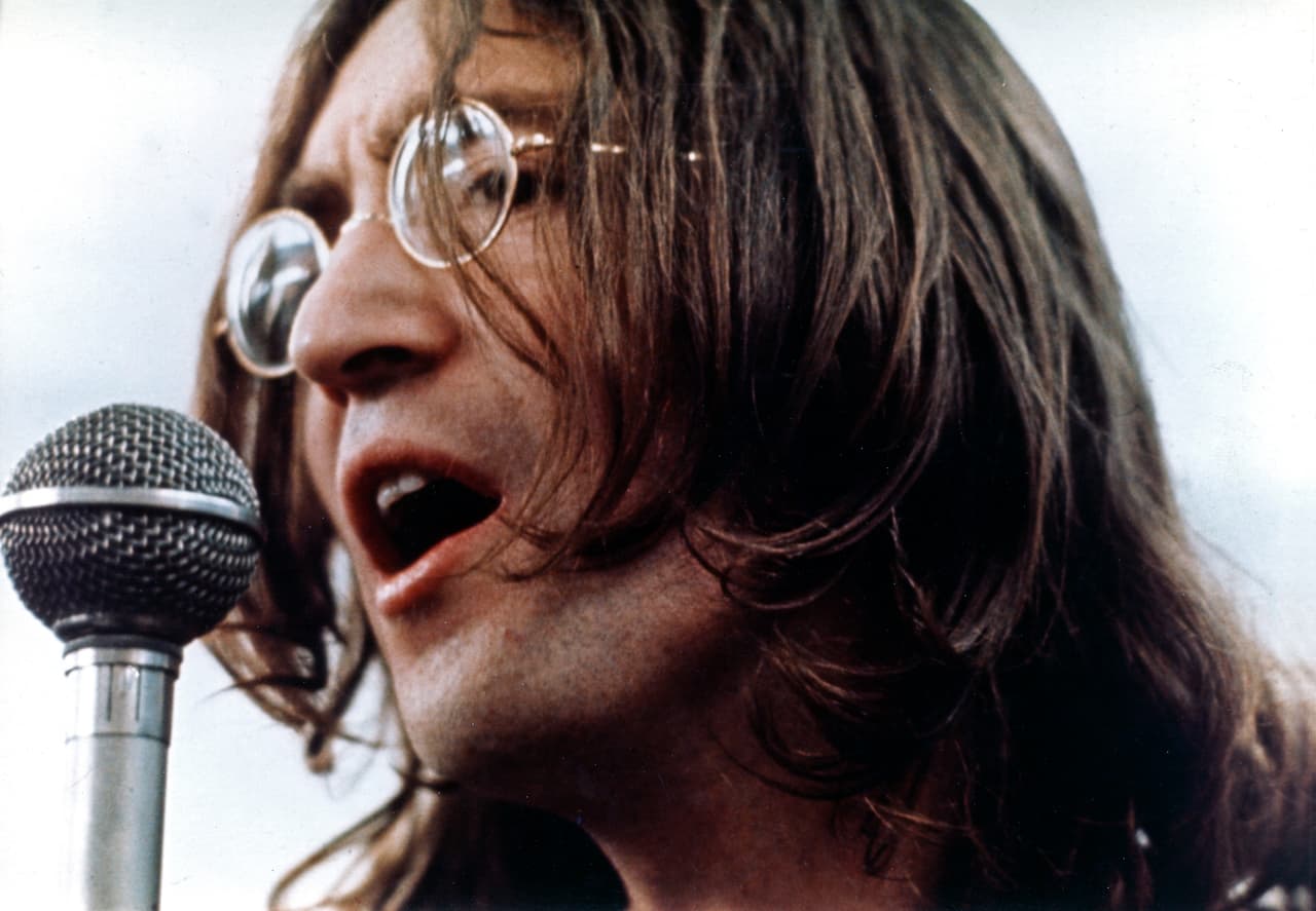 John Lennon confesó que creyó haber visto un ovni en Nueva York.
