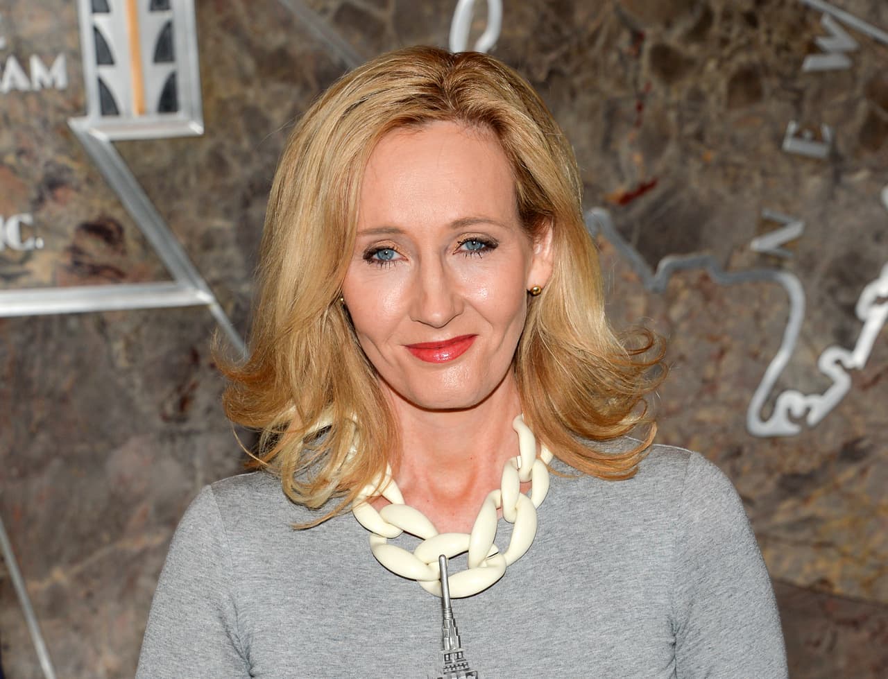La creadora de Harry Potter defiende el derecho de Donald Trump a ser un "intolerante"