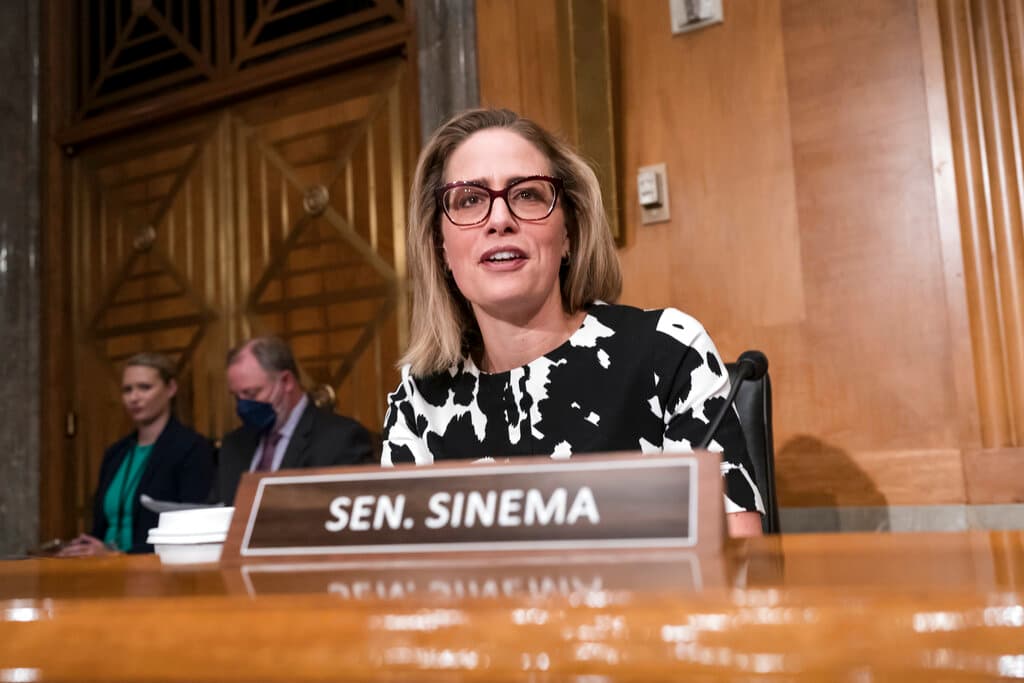 Los senadores demócratas y Kyrsten Sinema llegan a un acuerdo sobre el proyecto de ley económico