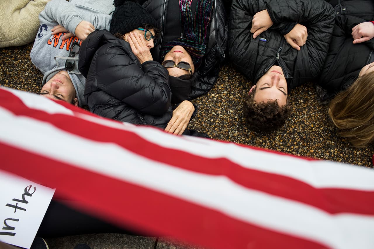 También representaron a varias víctimas de tiroteos, en especial a las 17 personas asesinadas en la secundaria Marjory Stoneman Douglas High School.