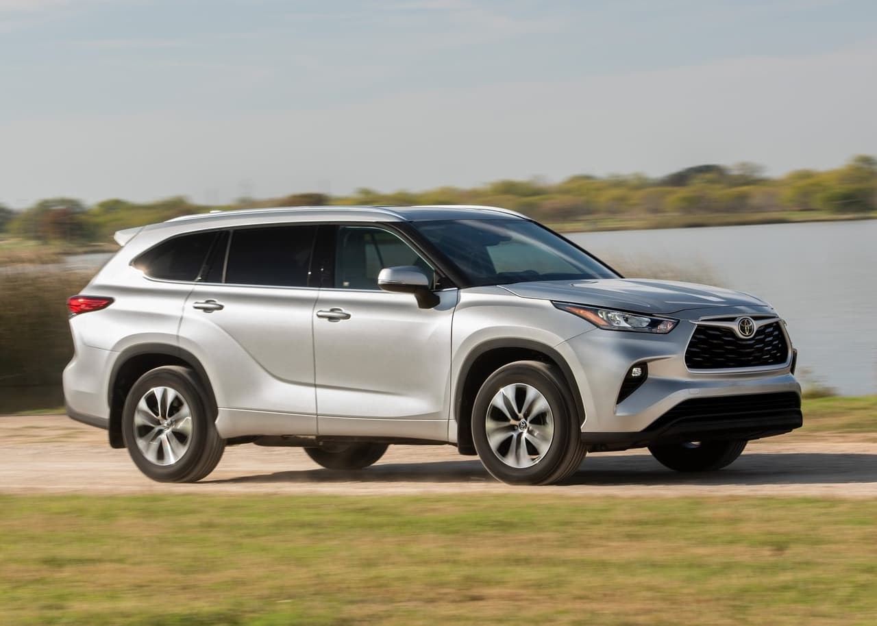 <h3 class="cms-H3-H3"><b>Categoría - SUVs medianas</b></h3>
<br>
<br>Ford Explorer 
<br>Hyundai Palisade 
<br>Hyundai Santa Fe fabricados después de julio 2021
<br>Mazda CX-9 
<br>Nissan Murano 
<br>Subaru Ascent 
<br>Toyota Highlander 
<br>Volkswagen ID.4
<br>