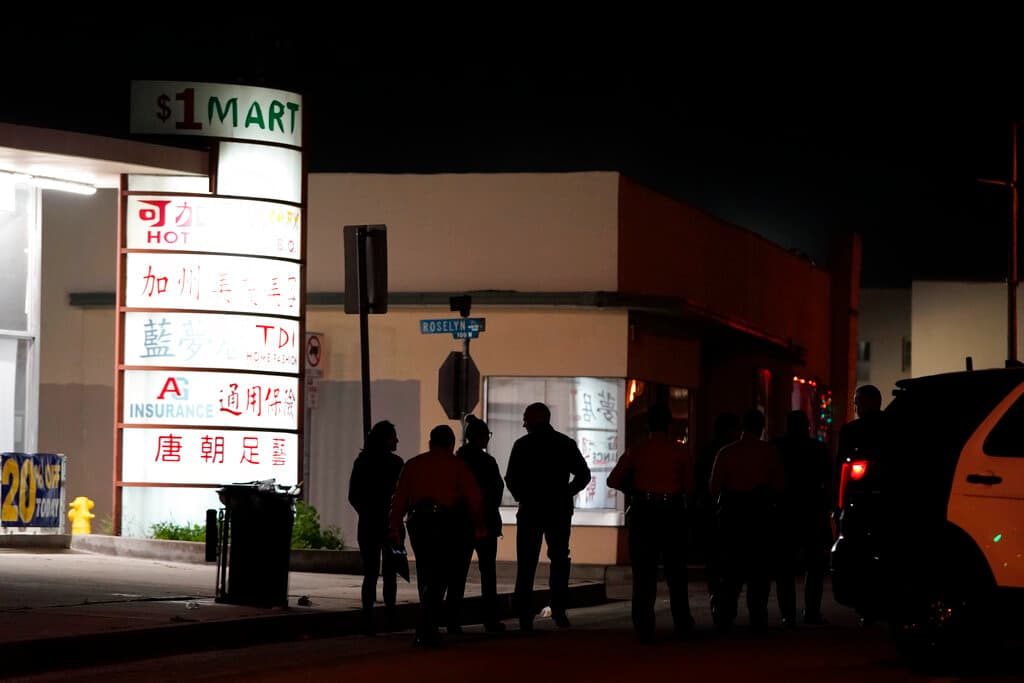 Monterey Park es una comunidad de unas 60,000 personas, de las cuales 
<b>al menos el 65% son asiáticas</b>, según un reporte del diario 
<i>The Washington Post. </i>