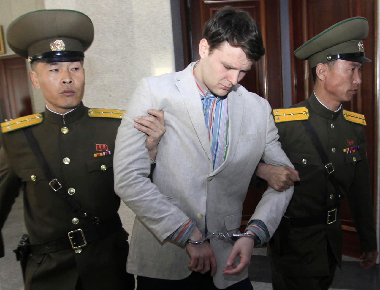 Tras dos meses de su arresto, fue condenado a 15 años de trabajos forzados por supuestamente intentar sustraer un cartel de propaganda política
<b> </b>del hotel en el que se hospedaba en Pyongyang, la capital norcoreana.