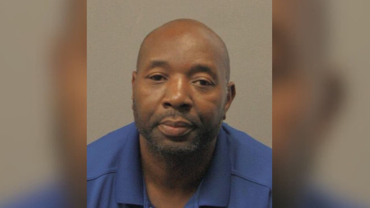 Autoridades del condado Harris investigan si hay más víctimas del presunto violador serial Carl Redfield