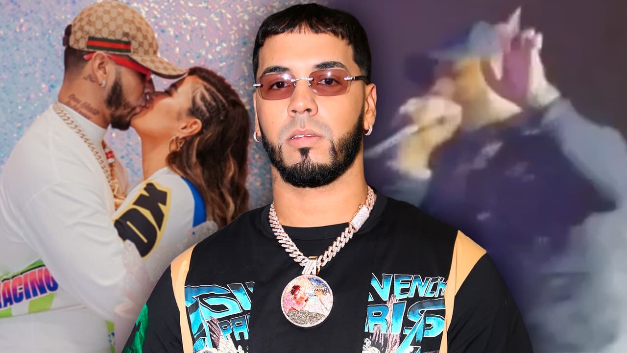 En video: el momento en que Anuel le pide a Karol G que vuelva con él en pleno concierto