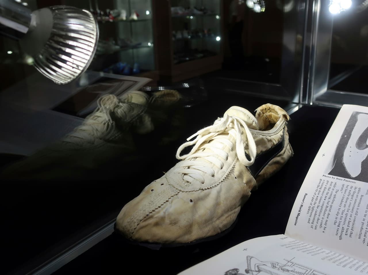 Bowerman se inspiró para crear el patrón de tracción de la suela para 
<b>las primeras zapatillas para correr de Nike</b> al experimentar con la plancha de waffles de su esposa.