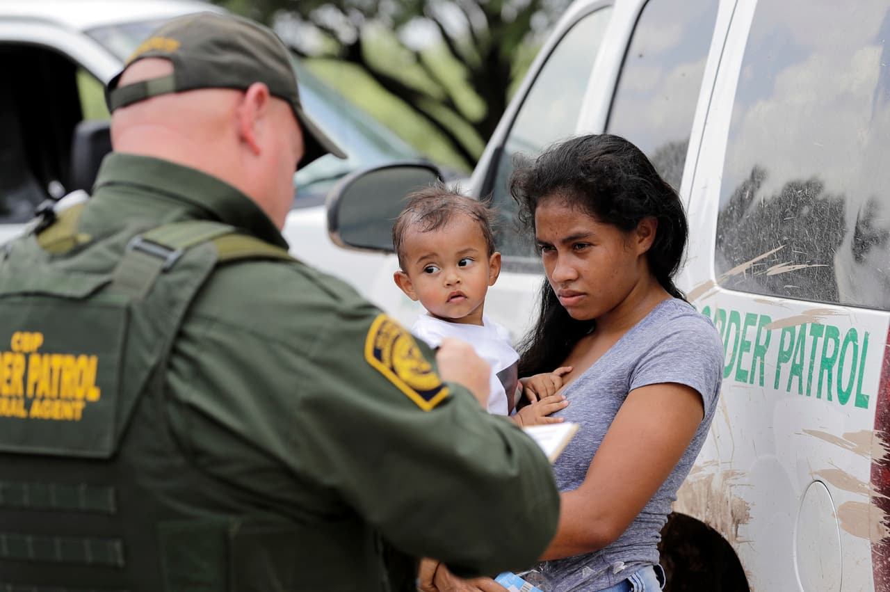 El gobierno de Trump retiene por más tiempo a Menores No Acompañados que arresta en la frontera con México