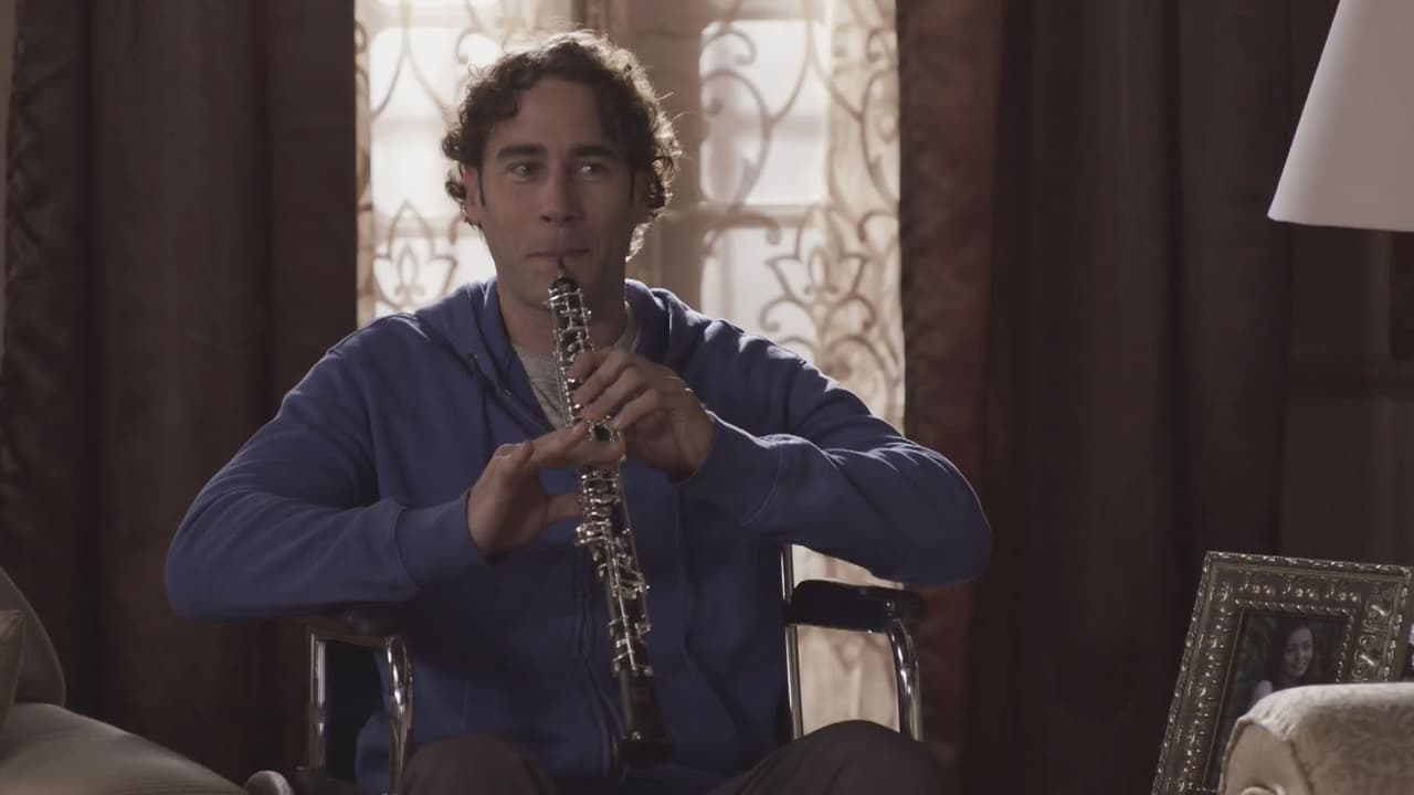 El toca el oboe a la perfección, endulza los oídos de quienes lo escuchan.