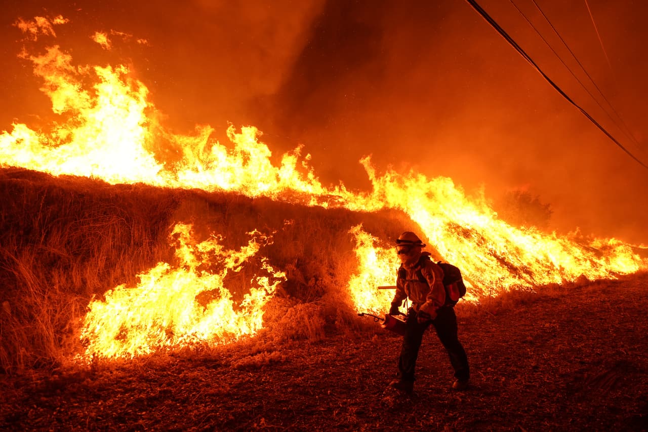 Las autoridades piden a los 
<b>residentes mantenerse informados a través de las alertas oficiales</b>, preparar kits de emergencia y seguir las recomendaciones de evacuación para garantizar su seguridad.
