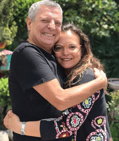En tanto que, aseguró que su familia está consciente de sus decisiones y rechazo a cualquier operación. “
<b>Me conoce y sabe que no me voy a operar</b>. Lo que pasa es que es una forma de ver la vida, igual porque soy hijo de un señor que se operaba a la menor provocación y yo soy todo lo contrario; simplemente no me gustan las operaciones ni los doctores”, declaró al mismo medio.
<br>