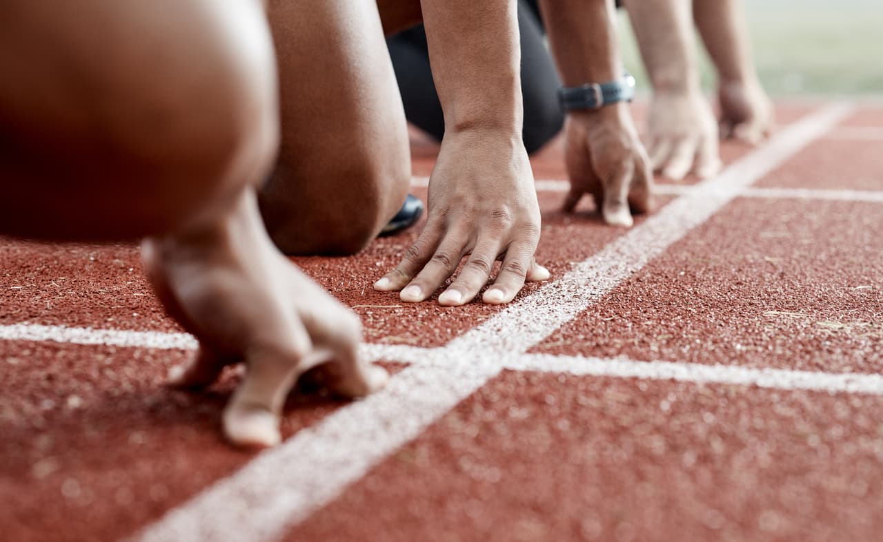 <h2 class="cms-H2-H2">9. Deportistas y atletas profesionales</h2>
<br>
<br>🚧
<b> Tasa de accidentes fatales (2021): </b>38.0 por cada 100,000.
<br>
<br>🚧 
<b>Muertos por accidentes laborales (2021): </b>6.
<br>
<br>🚧
<b> Causa de muerte más común: </b>
<a href="https://www.univision.com/noticias/salud/diferencia-infarto-paro-cardiaco-jugador-nfl-damar-hamlin">Paro cardiaco</a>.