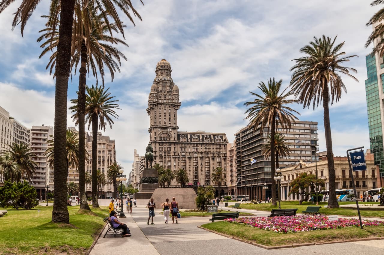 1- 
<b>Montevideo, Uruguay. (78 de 231). </b>La capital uruguaya, en la que viven cerca de 1.3 millones de personas, es la que tiene mejor calidad de vida, según la lista. 
<br>