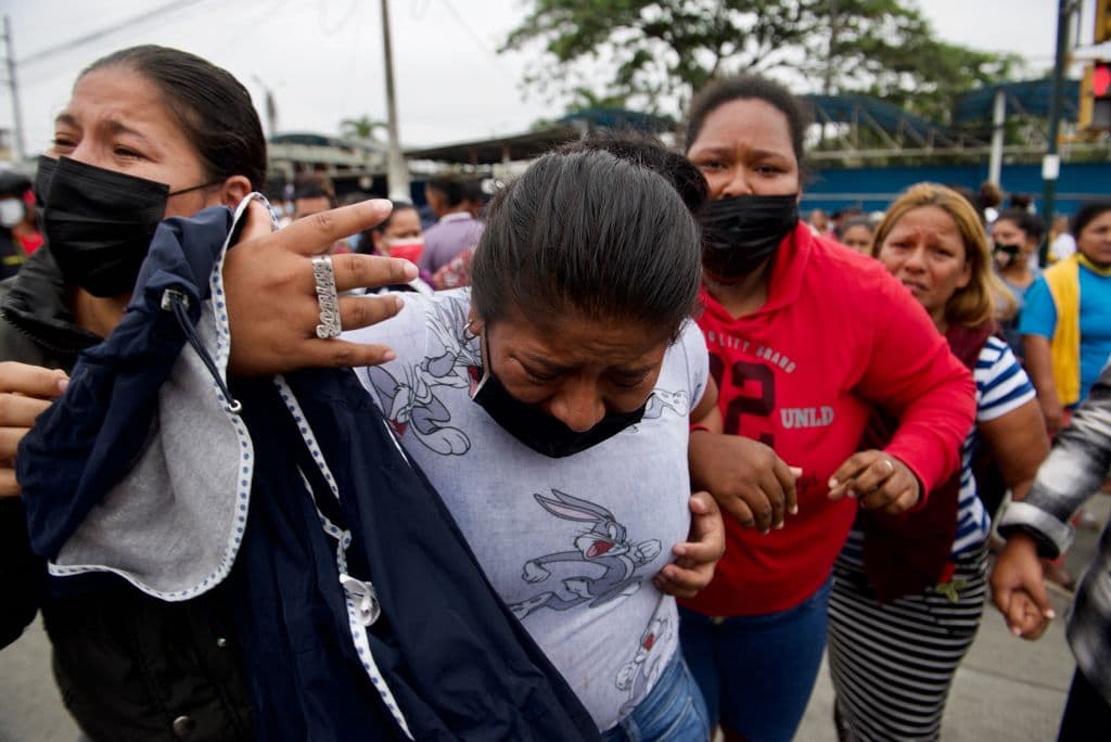 Tras la masacre de septiembre, 
<a href="https://www.univision.com/noticias/america-latina/ecuador-declara-estado-de-excepion-criminalidad-narcotrafico-guillermo-lasso">el gobierno ecuatoriano declaró un estado de excepción</a> para el sistema penitenciario por 60 días, que permite que soldados apoyen a la policía en el mantenimiento del control en las 65 cárceles del país, informó la AFP.