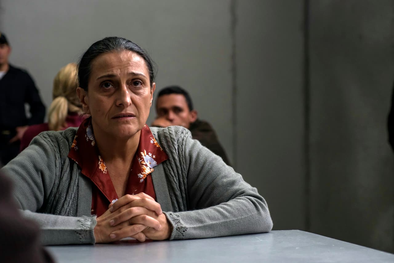 Su mamá estaba preocupada al verlo tras las rejas.
