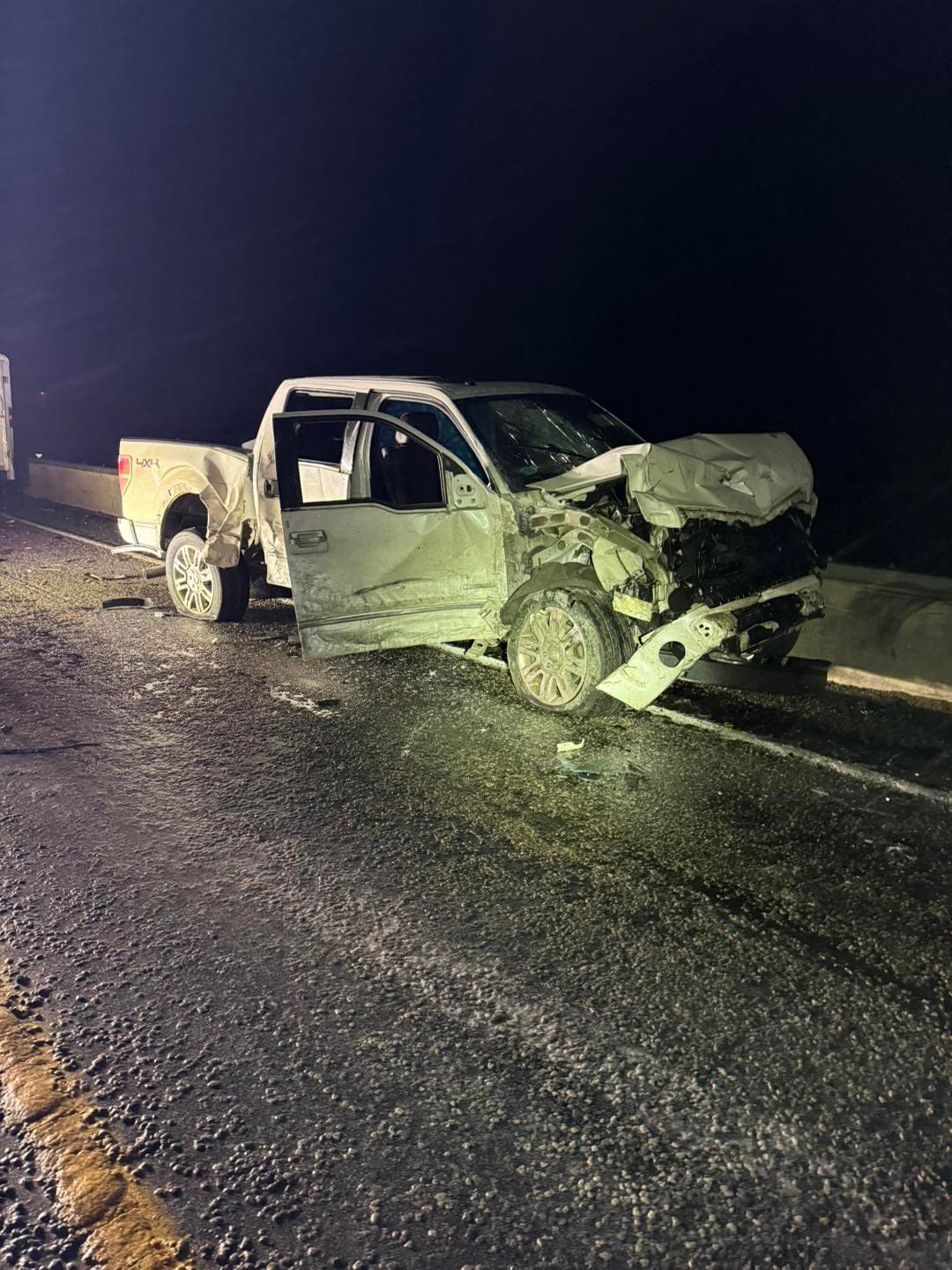 Como una familia de paisanos residentes de Dallas fueron identificadas las cinco personas que fallecieron al ser chocados en su vehículo por un tráiler que derrapó a causa del hielo sobre la Carretera 57, el pasado martes 21 de enero, en Eagle Pass.