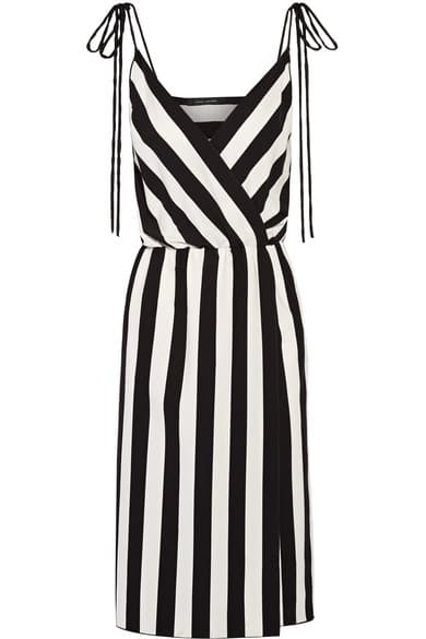 Lo importante es hacer que tu vestido sea una manera de celebrar este año que se aventura a su final. Así que lo más importante es elegir algo bello y cómodo. Las rayas horizontales favorecen a todas las siluetas una vez que las alargan. (Marc Jacobs)
<br>