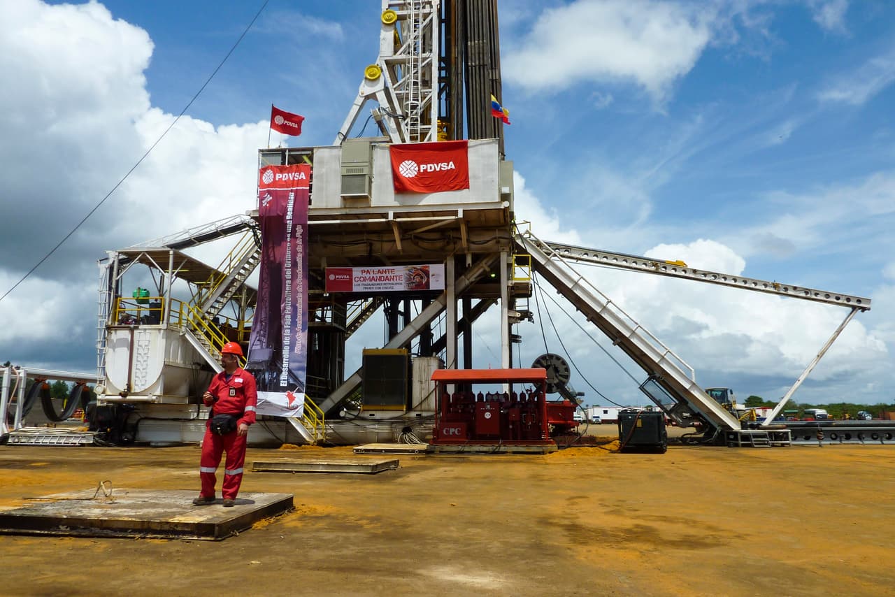 Arrestan a sospechosos de participar en masiva red de lavado que robó $1,200 millones a la petrolera venezolana Pdvsa