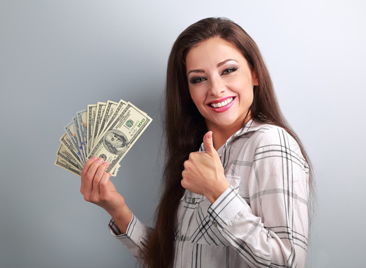 <b>Escorpión. </b>
<br>¿Necesitas dinero? Realmente en todo momento tienes en tus manos la clave, pero ¡no las aprovechas! Uno de los elementos que te ayuda mucho y puedes tener siempre a la mano es un cristal de cuarzo. Asimismo intenta siempre tus gestiones económicas cuando la Luna transita por tu signo como te indico diariamente en tu horóscopo. En esos momentos tu intuición está favorecida y sabes mejor lo que debes hacer.