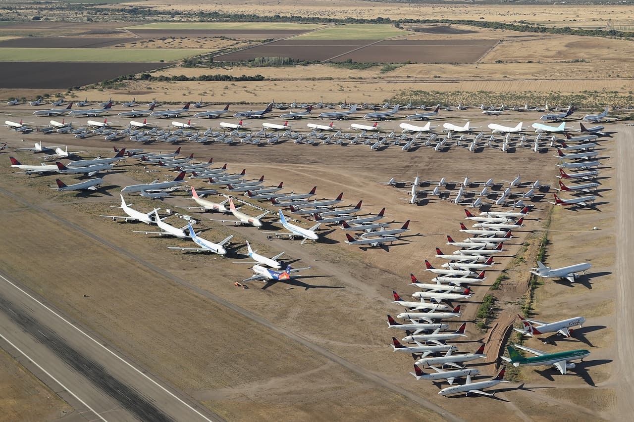 En el Pinal Airpark en Marana, Arizona, también llevan aeronaves que dejan de funcionar, algunos lo llaman el cementerio de aviones.