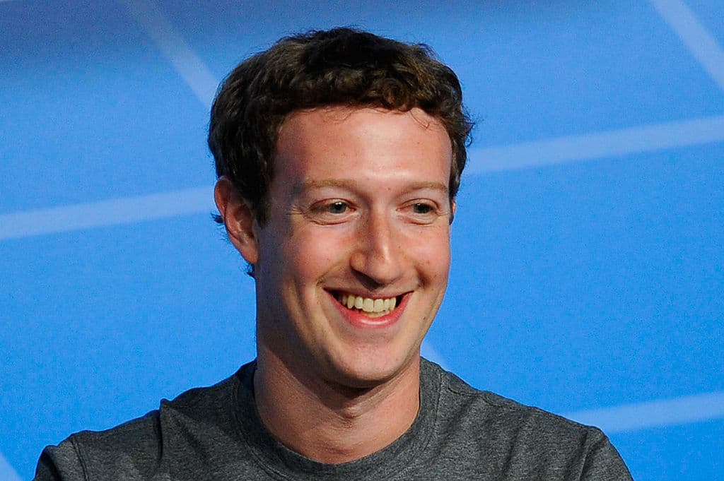 <b>Puesto 7. Mark Zuckerberg</b>
<br>
<br>Patrimonio: 124,000 millones de dólares.
<br>
<br>El fundador y CEO de Facebook, 
<u><a href="https://www.univision.com/shows/despierta-america/facebook-cambia-de-nombre-a-meta-como-parte-de-un-proceso-de-renovacion-virtual-video">ahora </a><a href="https://www.univision.com/shows/despierta-america/facebook-cambia-de-nombre-a-meta-como-parte-de-un-proceso-de-renovacion-virtual-video">Meta, su nuevo</a> nombre corporativo </u>, aumentó su patrimonio en 20,200 millones de dólares, según Bloomberg.
