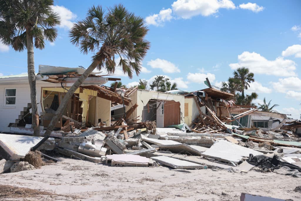Devastación, muertes y escasez de combustible en Florida tras el huracán Milton; Biden visita el estado este domingo 