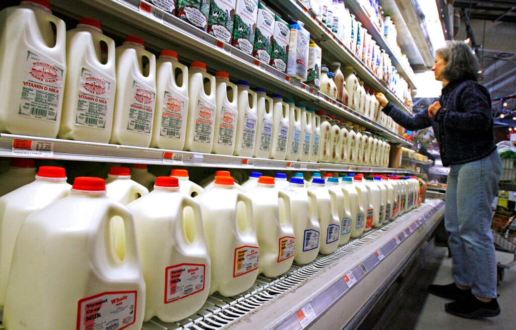 Por qué la FDA suspenderá las inspecciones de control de calidad de la leche en EEUU