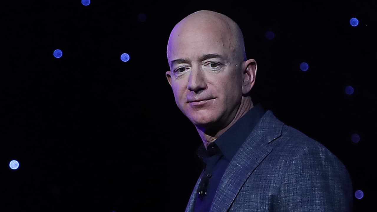 <b>En video: </b>Subastan asiento en el primer viaje tripulado al espacio junto a Jeff Bezos por $28 millones
<br>