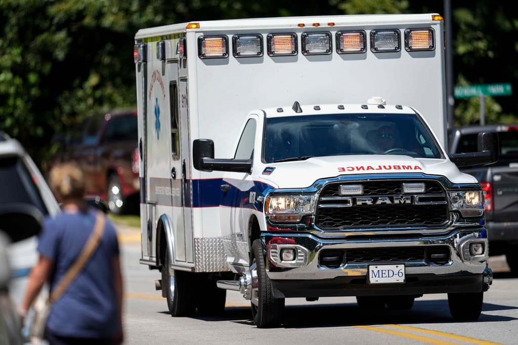 El 
<b><a href="https://www.univision.com/local/atlanta-wuvg/apalachee-high-school-georgia-tiroteo-estudiante-sospechoso" target="_blank">presunto atacante fue identificado</a></b> por Chris Hosey, director del Departamento de Investigaciones de Georgia, como 
<b>Colt Gray.</b> Aunque tiene 14 años, dijo que será procesado como adulto.