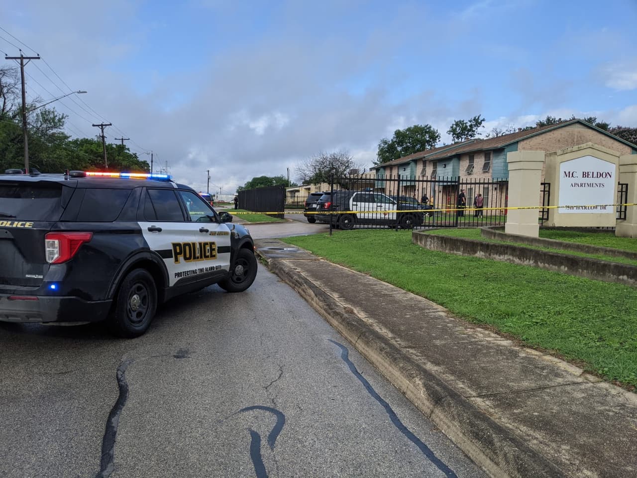 <b><a href="https://www.univision.com/local/san-antonio-kwex/mujer-asesinada-tiros-frente-3-hijos-san-antonio-mcbeldon-apartments">Samantha fue asesinada</a></b> frente a sus hijos, de 2, 6 y 10 años cuando iba a llevar a las menores a la escuela.