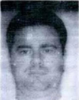 <h3 class="cms-H3-H3">Jeffrey Dean McDaniel</h3>
<br>
<br>McDaniel, de 53 años, 
<a href="https://www.fbi.gov/wanted/cac/jeffrey-dean-mcdaniel" target="_blank">es acusado de agredir sexualmente en varias ocasiones a una pariente de 13 años.</a> En septiembre de 1998, McDaniel abandonó el área con la niña y su paradero permaneció desconocido hasta que fue localizada en México en septiembre de 2000. 
<br>
<br>Según la niña, McDaniel había viajado con ella por California y Nevada antes de terminar en México. McDaniel continuó agrediendo sexualmente a la niña durante este tiempo, lo que resultó en un embarazo.
<br>
<br>En mayo de 2001 se emitió una orden de arresto federal tras ser acusado de fuga ilegal para evitar el enjuiciamiento.
<br>
<br>La agencia cree que el acusado puede estar viviendo en México y que tiene interés por los tatuajes. 
<br>
<br>