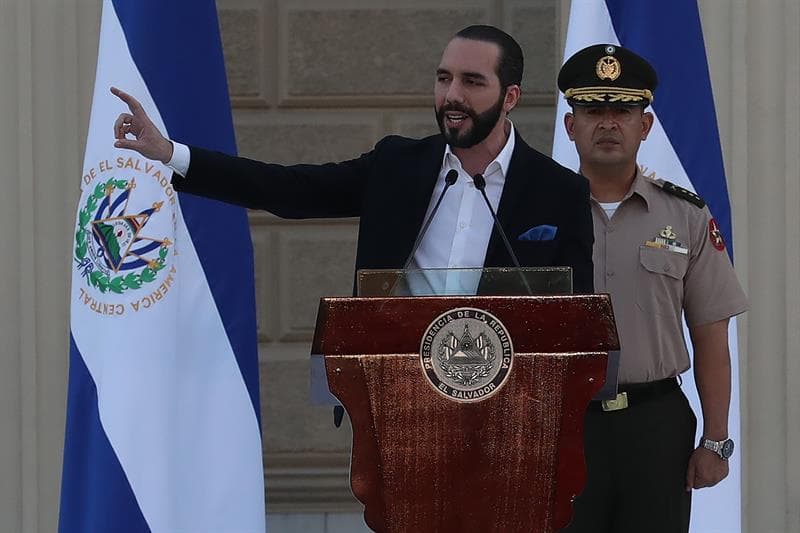 Diputados afines a Bukele reforman leyes para retirar a jueces mayores de 60 años