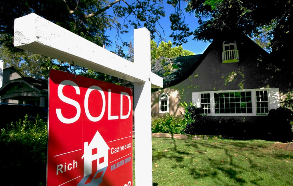 <b>6. <a href="https://www.calhfa.ca.gov/homebuyer/programs/usda.htm" target="_blank">Programa CalHFA United States Department of Agriculture (USDA)</a></b>: El programa CalHFA USDA es un “programa de préstamo de primera hipoteca garantizado por el USDA, que se puede combinar con el programa de asistencia MyHome. Este préstamo es una primera hipoteca de tasa de interés fija de 30 años”.