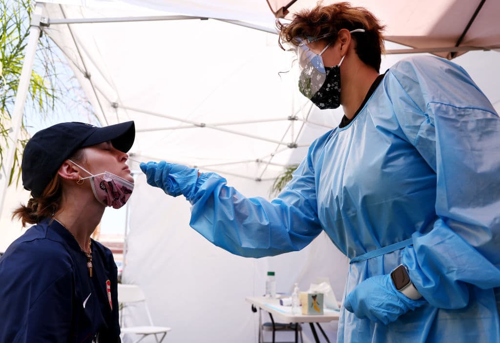Varón recomienda que la mejor forma para saber cúal enfermedad estás padeciendo es hacerse una prueba o de covid-19 o de influenza.