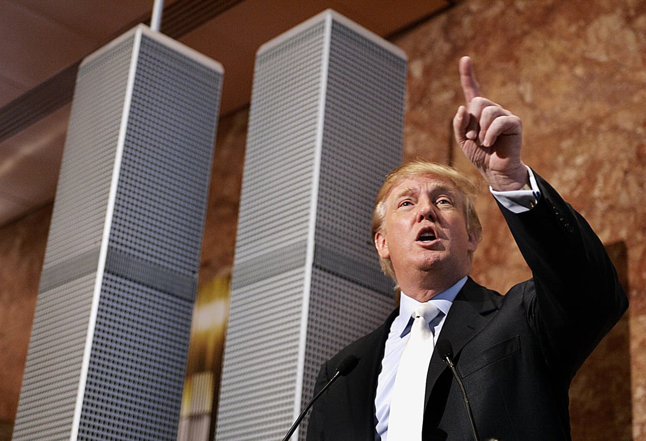 Cuatro años después del ataque terrorista a las Torres Gemelas de Nueva York, intentó que la ciudad aprobara un proyecto de la empresa Trump para reconstruirlas.