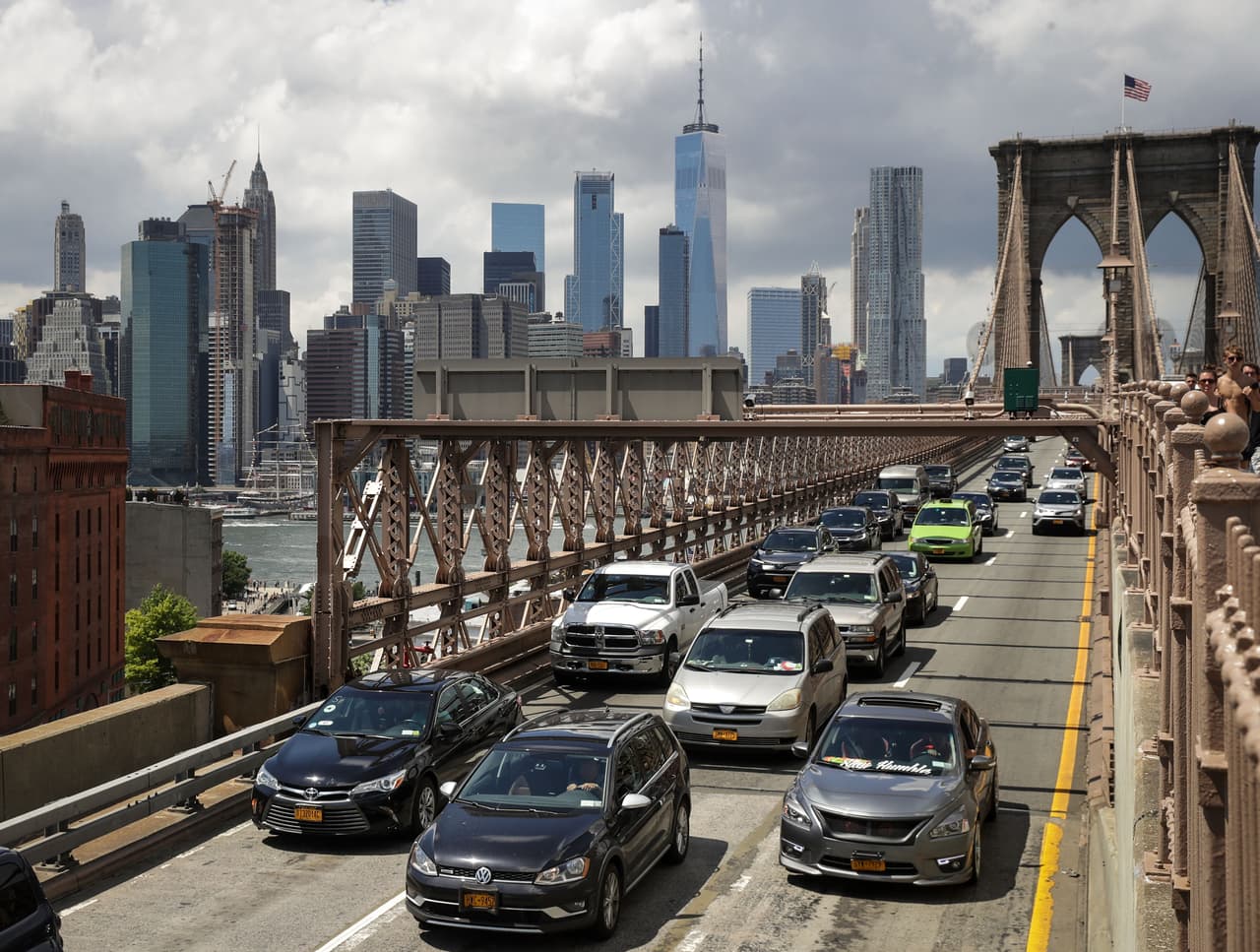 En el estado de Nueva York se registraron 1,025 accidentes fatales, de los cuales 314 fueron por conductores que iban manejando en exceso de velocidad. Así como en otros estados, manejar bajo los efectos del alcohol es una de las factores principales de los accidentes de tránsito. Según datos de NHTSA, los motociclistas es más común que conduzcan en estado de ebriedad que los automovilistas o camiones.