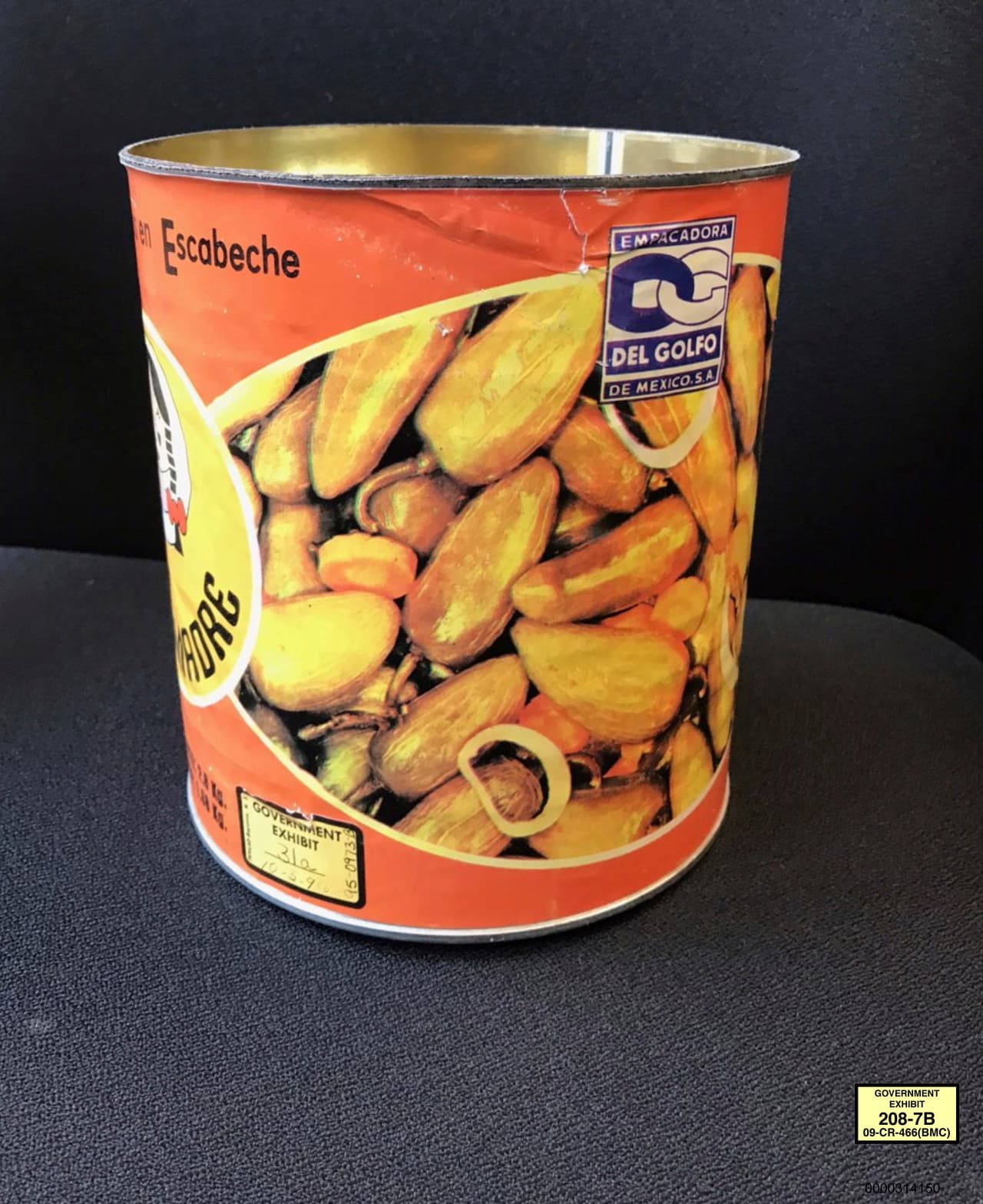 Una fotografía de una lata de chiles marca 'La Comadre', una empresa legítima creada por 'El Chapo' como fachada. Los cargamentos de estos recipientes llenos de droga eran transportados en camiones por la frontera.