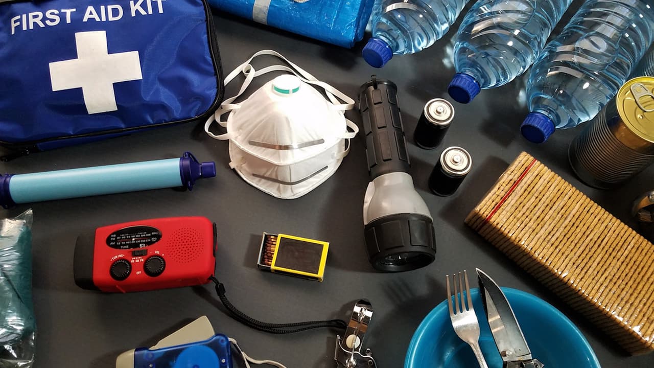 Estas 15 cosas no pueden faltar en tu kit de emergencias