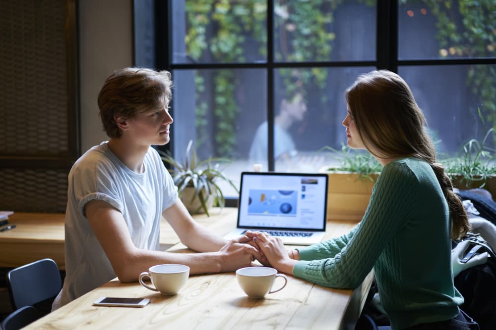 <b>Sagitario</b>
<br>
<u>Confunden sinceridad y franqueza con imprudencia y falta de tacto social</u>
<br>Se ufana de ser muy sincero, pero la mayoría de las veces es simplemente: imprudente. A Sagitario le gustan las cosas claras, no le agradan los misterios ni los secretos, y a diferencia de Cáncer que da muchas vueltas para decir algo, Sagitario lo hace de forma directa, aunque no como Escorpión que puede ser destructivo y mordaz, inclusive hiriente y venenoso al máximo.