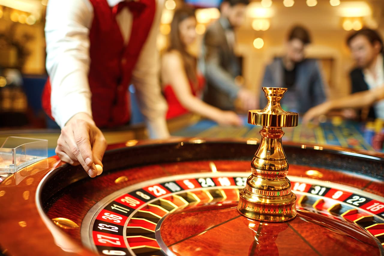 <b>Puesto 4.</b> 
<b>Empleados de instalaciones de juegos de azar.</b> Operan juegos de mesa en casinos o empresas similares. Ganan alrededor de 23,980 dólares al año, unos 10.22 por hora.