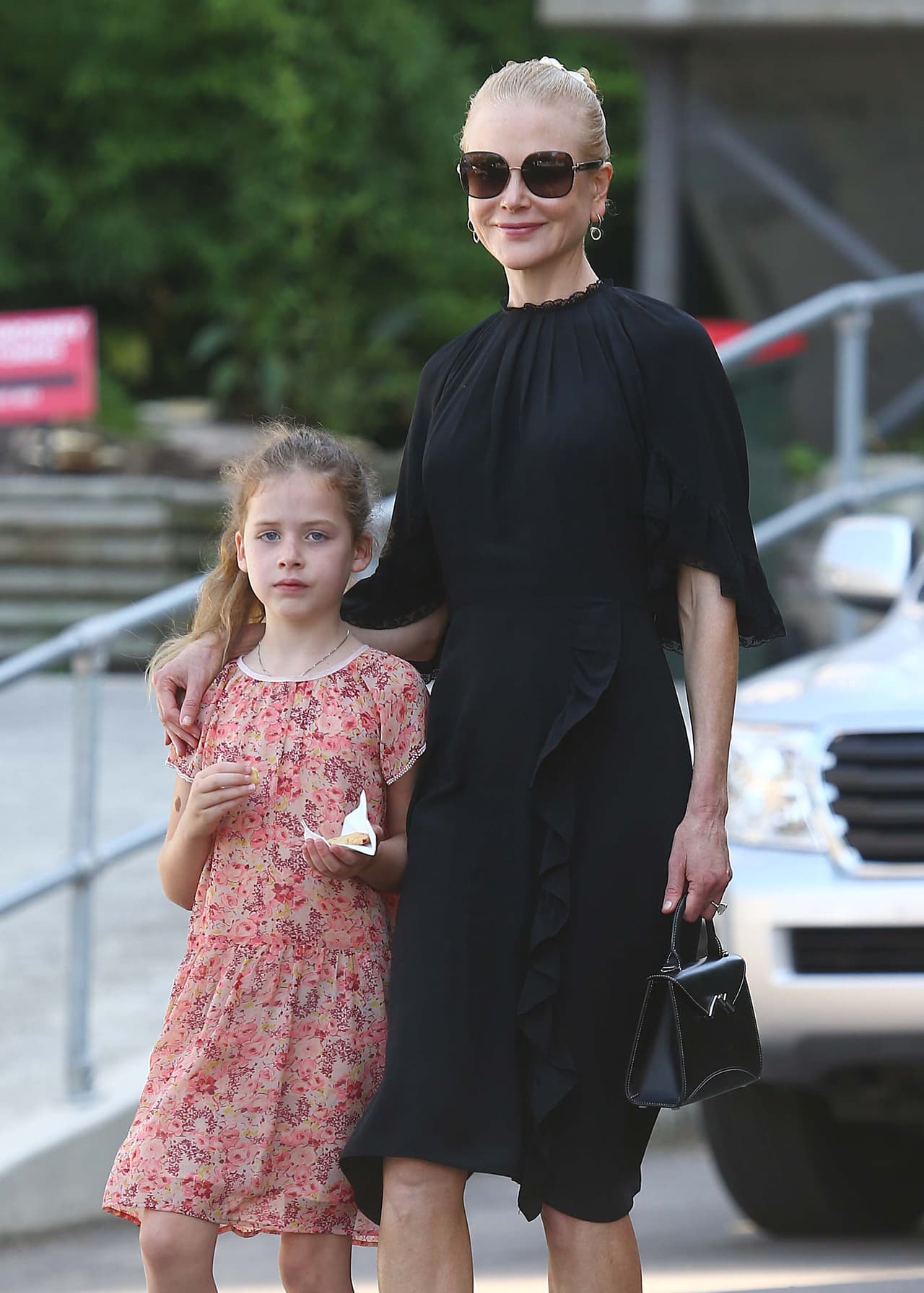 Actualmente, la protagonista de ‘Big Little Lies’ está casada con el cantante 
<a href="https://www.univision.com/entretenimiento/cultura-pop/nicole-kidman-al-fin-presumio-a-sus-hijas-en-los-golden-globes-heredaron-toda-su-belleza">Keith Urban, con quien se convirtió en madre de Sunday Rose y Faith Margaret,</a> a quienes procura mantener alejadas de los reflectores.