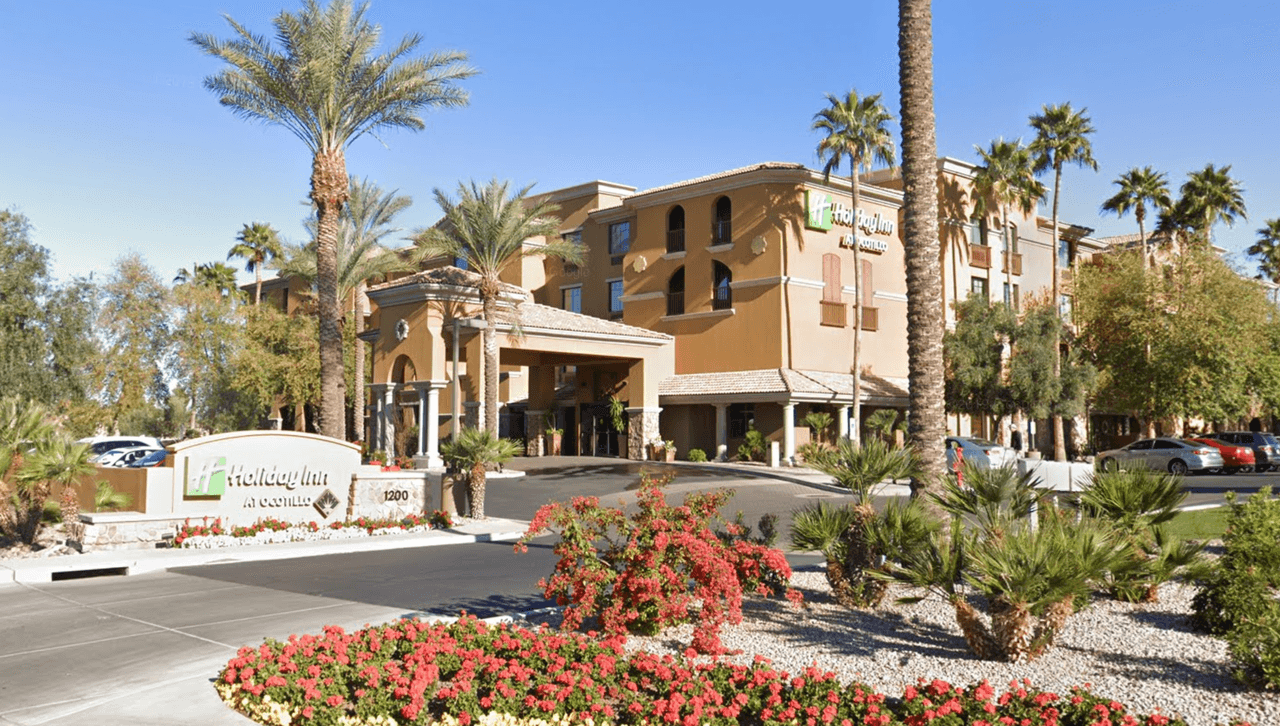 Calibre está ofreciendo hospedajes en cinco de sus hoteles hasta el 31 de mayo al personal médico de los hospitales Banner Health, Mayo Clinic, Dignity Health, HonorHealth y Valleywise Health, entre otros. 
<br>
<br>
<b>Hotel:</b> 
<b>Holiday Inn Chandler, ubicado en el 1200 W. Ocotillo Road, Chandler</b>
<br>