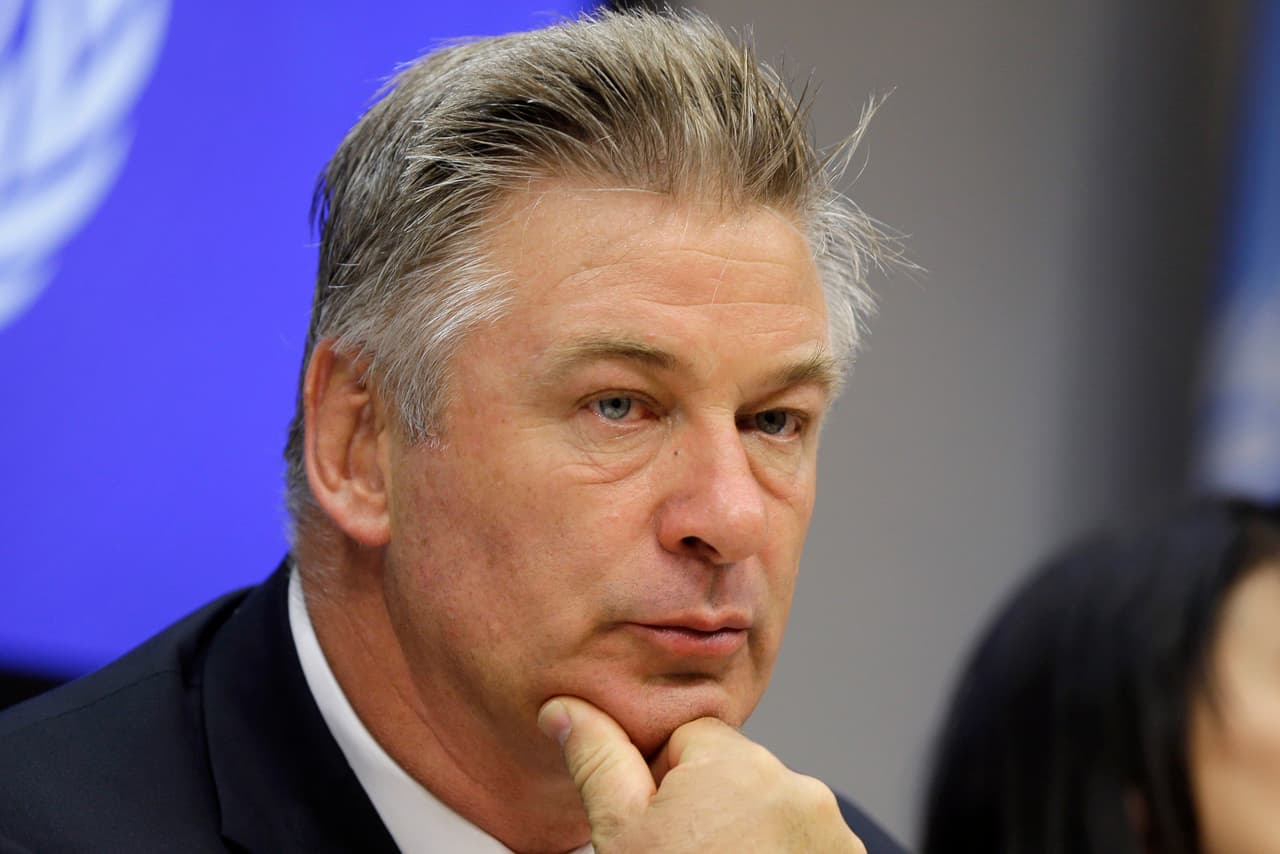 "Yo no apreté el gatillo": la curiosa explicación de Alec Baldwin sobre la muerte accidental de Halyna Hutchins 