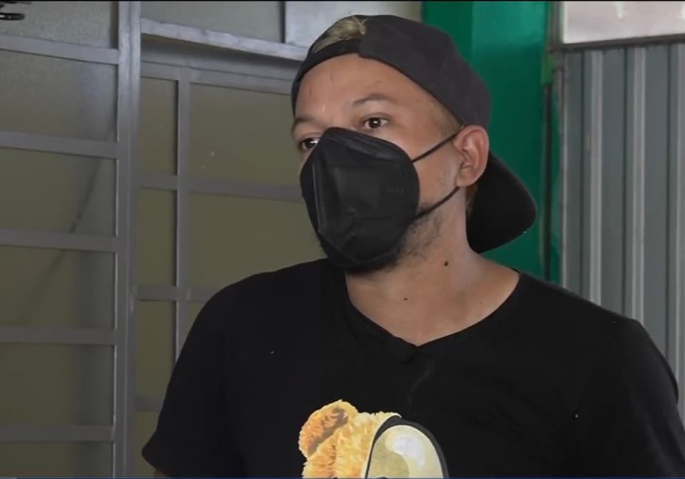Luis Lozada, músico de profesión, decidió 
<b>salir de Venezuela junto a su esposa Keily Zambrano para ser parte del millón de compatriotas que viven en Perú</b>, tras ser invitado por un colega que le propuso componer desde el país andino.
<b> </b>
<br>