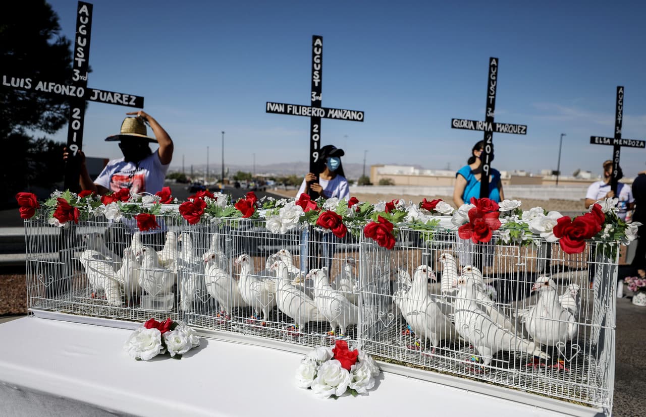 Veintitrés palomas serán liberadas en honor a las víctimas del ataque racista. 
<br>
<br>Hoy se cumple el primer aniversario de 
<a href="https://www.univision.com/noticias/tiroteos/no-te-imaginas-que-vas-a-estar-rezando-por-tu-propia-ciudad-el-paso-se-une-para-llorar-a-las-victimas-del-tiroteo">la arremetida más mortal contra hispanos en la historia de EEUU</a>.