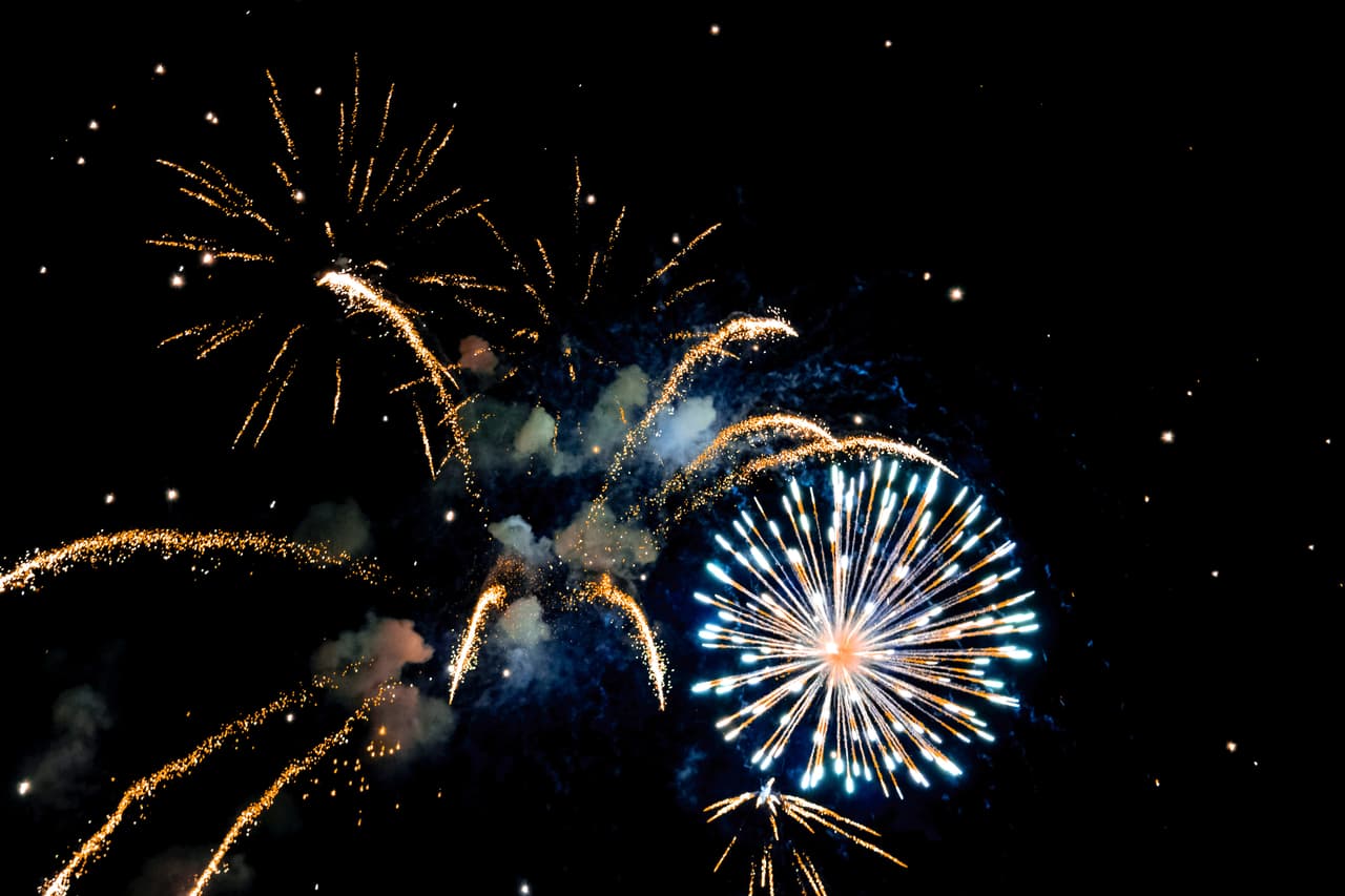 <h2 class="cms-H2-H2"><b>Festival del Día de la Independencia de Hill County Galleria</b></h2>
<br>
<br>Dónde: Hill Country Galleria, ubicada en 12700 Hill Country Blvd, Bee Cave, TX.
<br>
<br>Inicia a las 4:00 p.m. y termina a las 10:00 p.m.