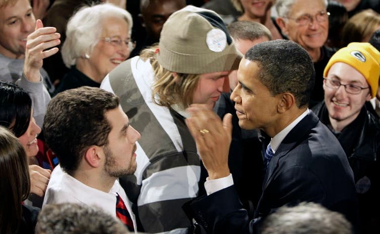 La sorpresiva victoria del senador Barack Obama en el caucus de Iowa 2008 ayudó a impulsarlo a la presidencia. 
<br>