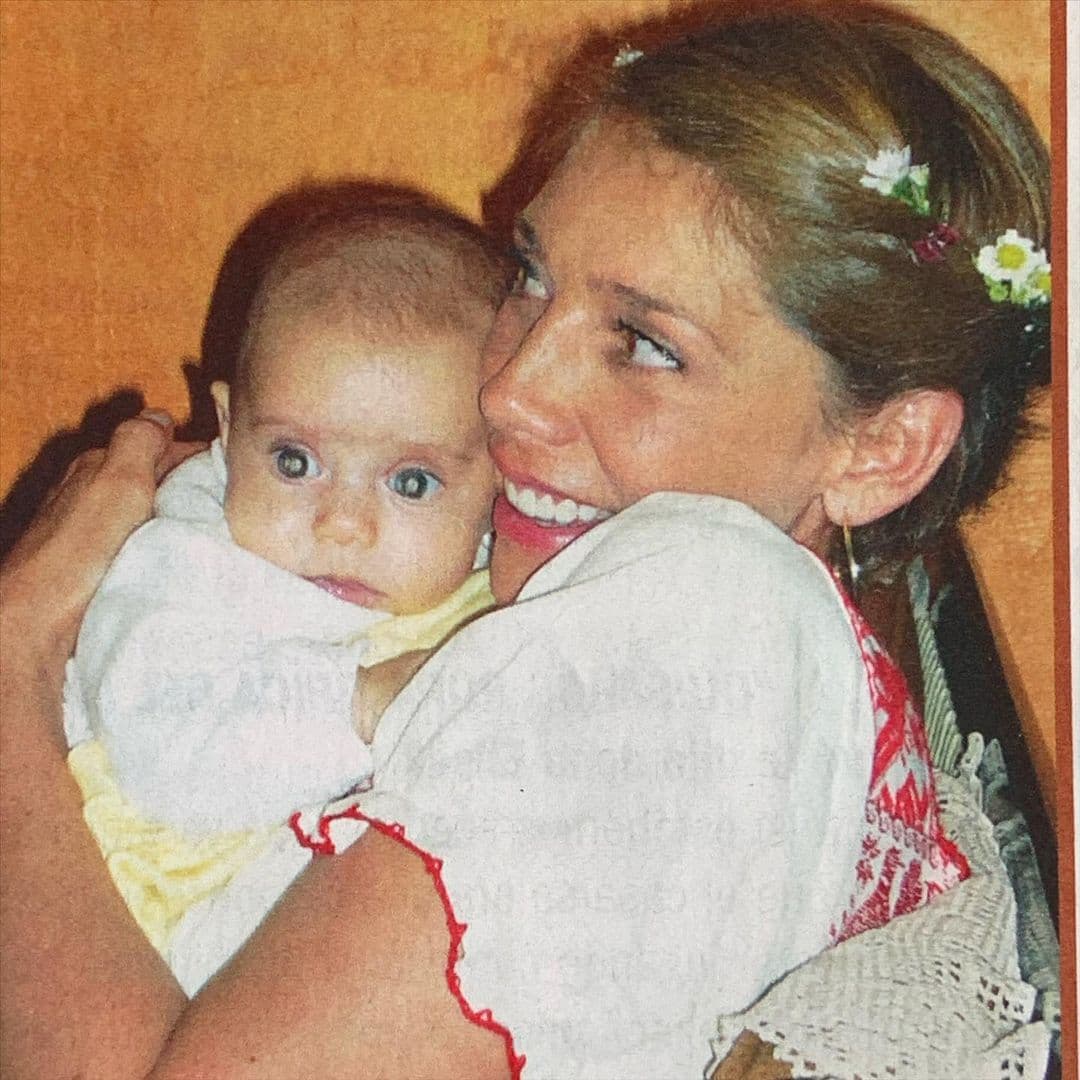 Ella finalmente concibió en el año 2005 a su primogénita, fruto de su relación con el coordinador artístico Rubén Lira, quien es un padre ausente. 
<br>