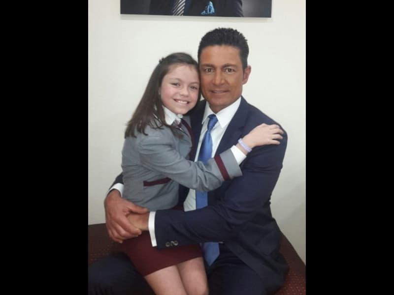 Después de casi tres años de haber terminado la novela, María José Mariscal y Fernando Colunga se reencontraron en los pasillos de Televisa. Así lo publicó la pequeña en sus redes sociales: "Aquí está la foto con #fernandocolunga Y me encanto verlo!! :) porque lo Amo!!!! :):):) besos a tod@s!!!".