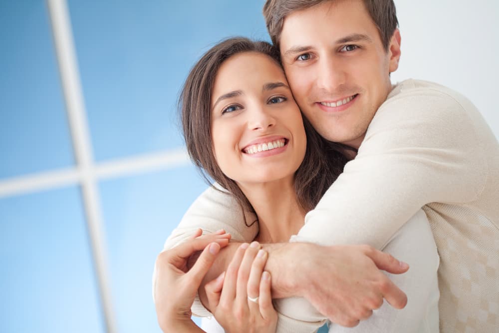 La relación tiende a ser espontánea, abierta, sin muchas dificultades pues Libra entiende las excentricidades acuarianas y no le molesta, mientras Acuario se siente bien en situaciones sociales junto a Libra.