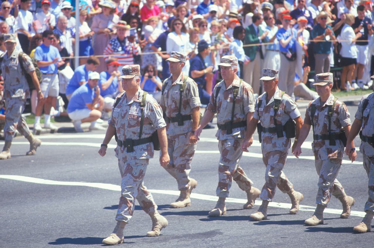 En EEUU las exhibiciónes militares son poco habituales y están reservadas a celebraciones postbélicas. Como esta con la que se marcó la victoria de EEUU en la primera ‘Guerra del Golfo’ en junio de 1991, celebrada en Washington DC. El general estadounidense Norman Schwarzkopf, comandante de la coalición internacional liderada por EEUU, marchó con sus soldados.